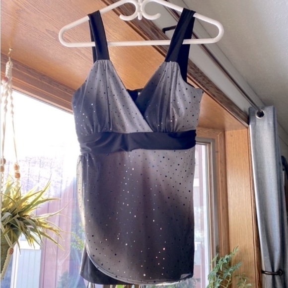 gidani Tops - Gidani blacktop with grey overlay​​​​​​​​​​​​​​​